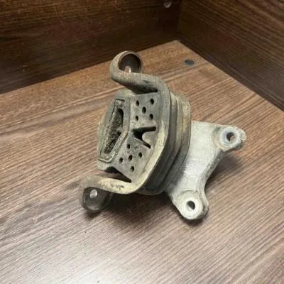 Volkswagen TRANSPORTER T5 -T6- 2.5-2.0 AXD-CAA MOTORLARA UYUMLI ŞANZIMAN KULAĞI-ŞANZIMAN TAKOZU