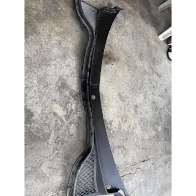 5N0819403A- 5N0 819 403 A VW Tiguan cam önü ızgarası cam fitili 